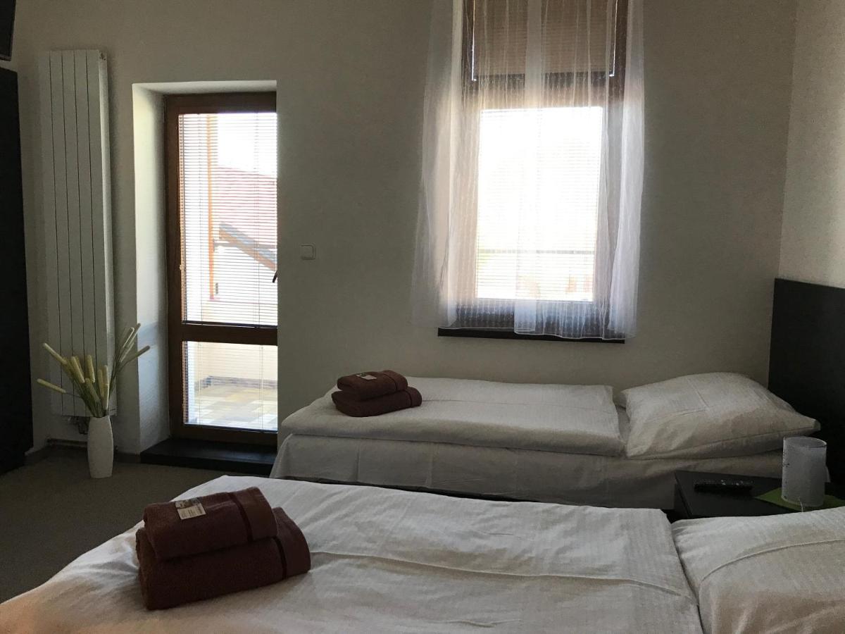 Hotel Jordanek Opocno Ngoại thất bức ảnh