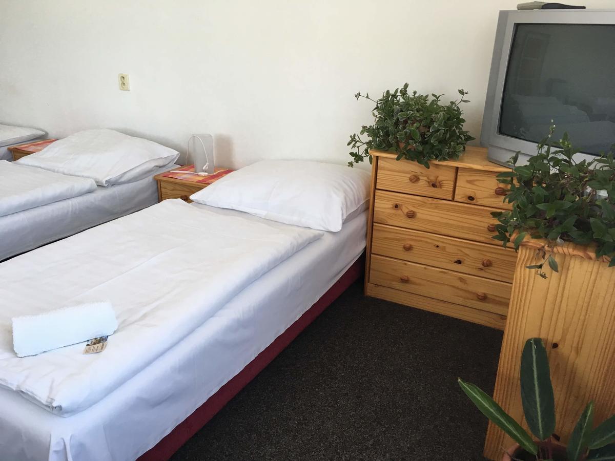 Hotel Jordanek Opocno Ngoại thất bức ảnh