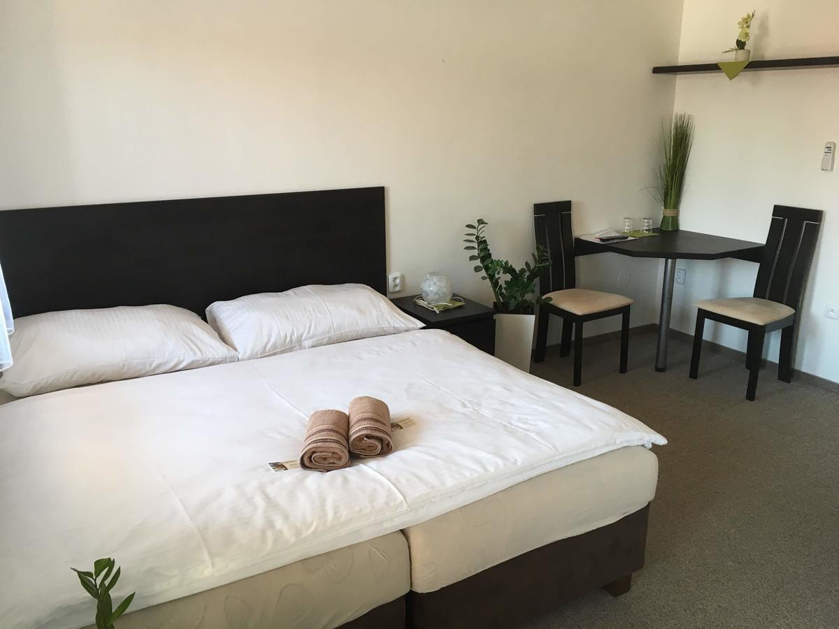 Hotel Jordanek Opocno Ngoại thất bức ảnh