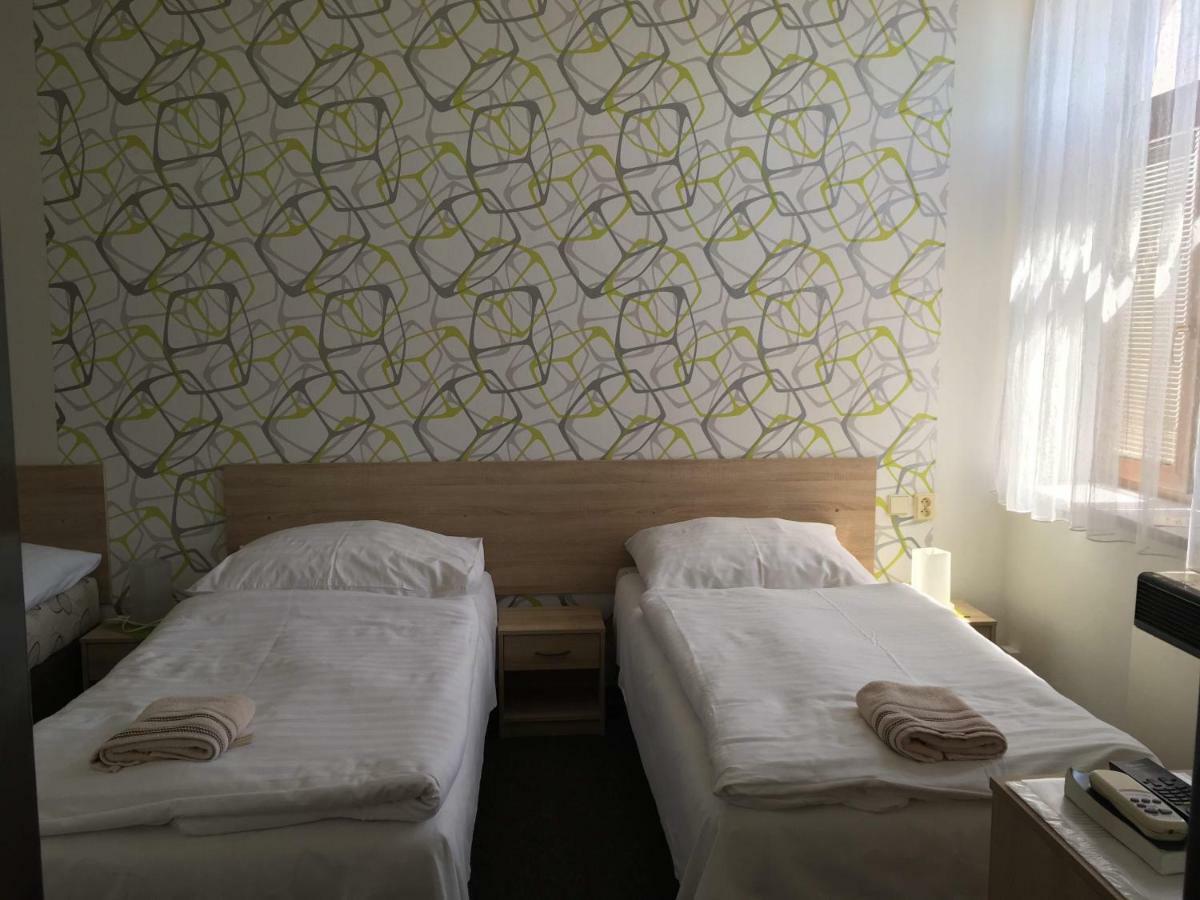 Hotel Jordanek Opocno Ngoại thất bức ảnh