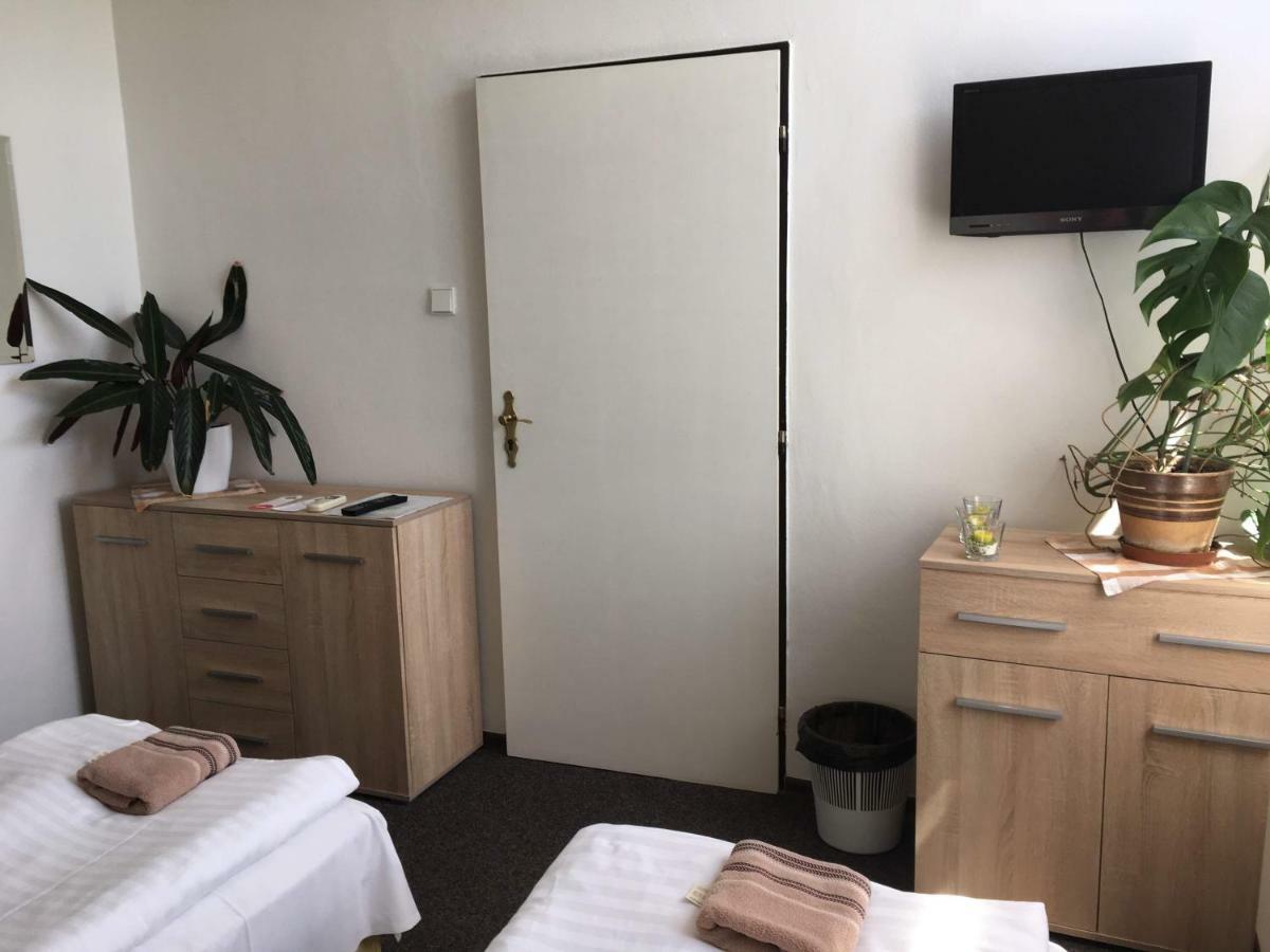 Hotel Jordanek Opocno Ngoại thất bức ảnh